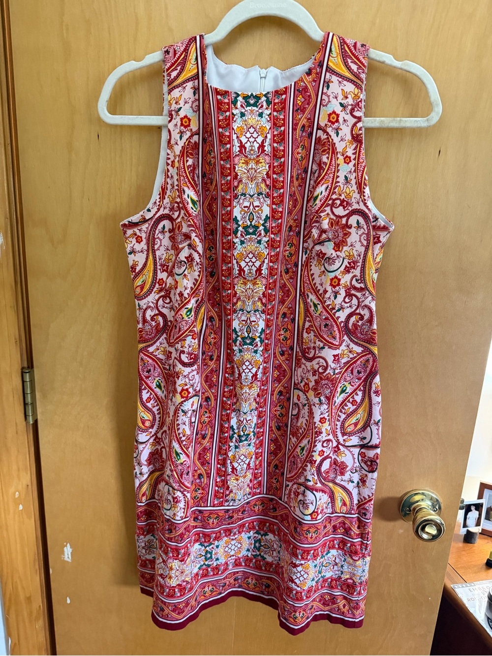 London Times Sleeveless Paisley Shift Dress - Pink & Red